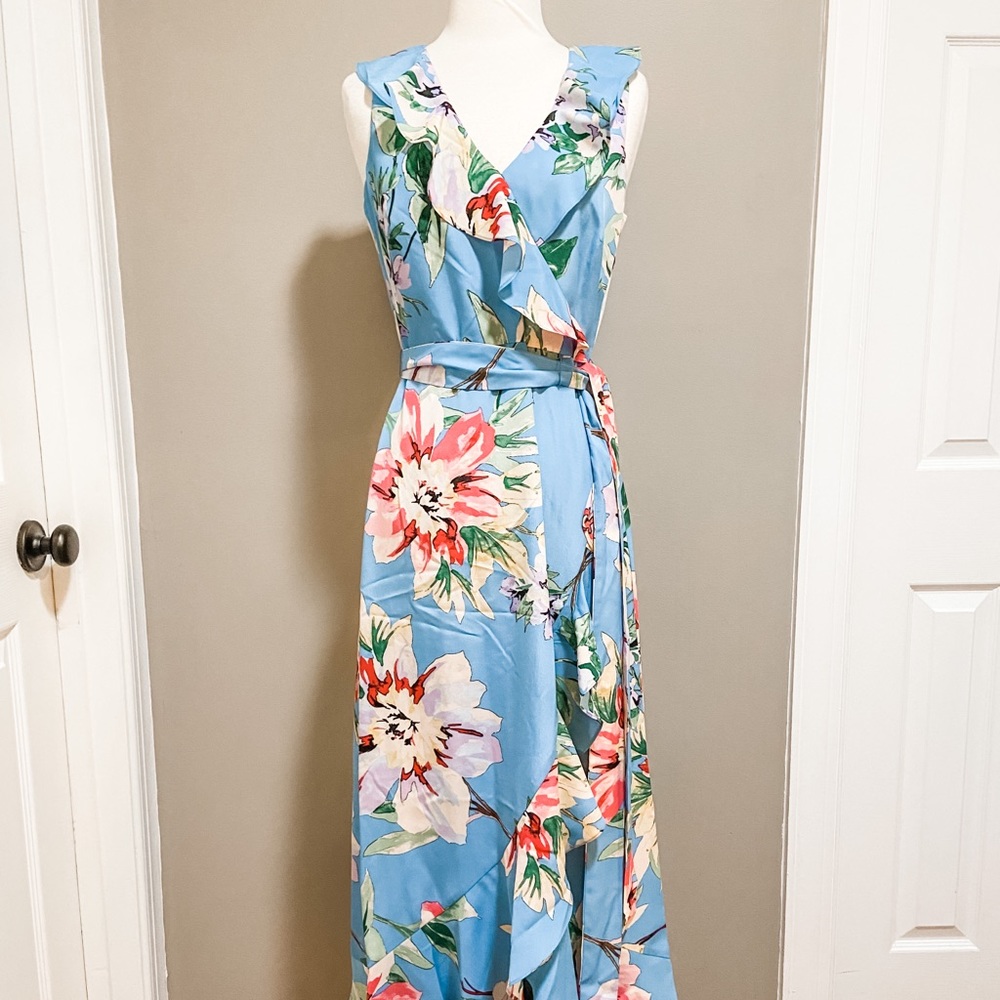 Sleeveless v neck maxi with mock tie waist